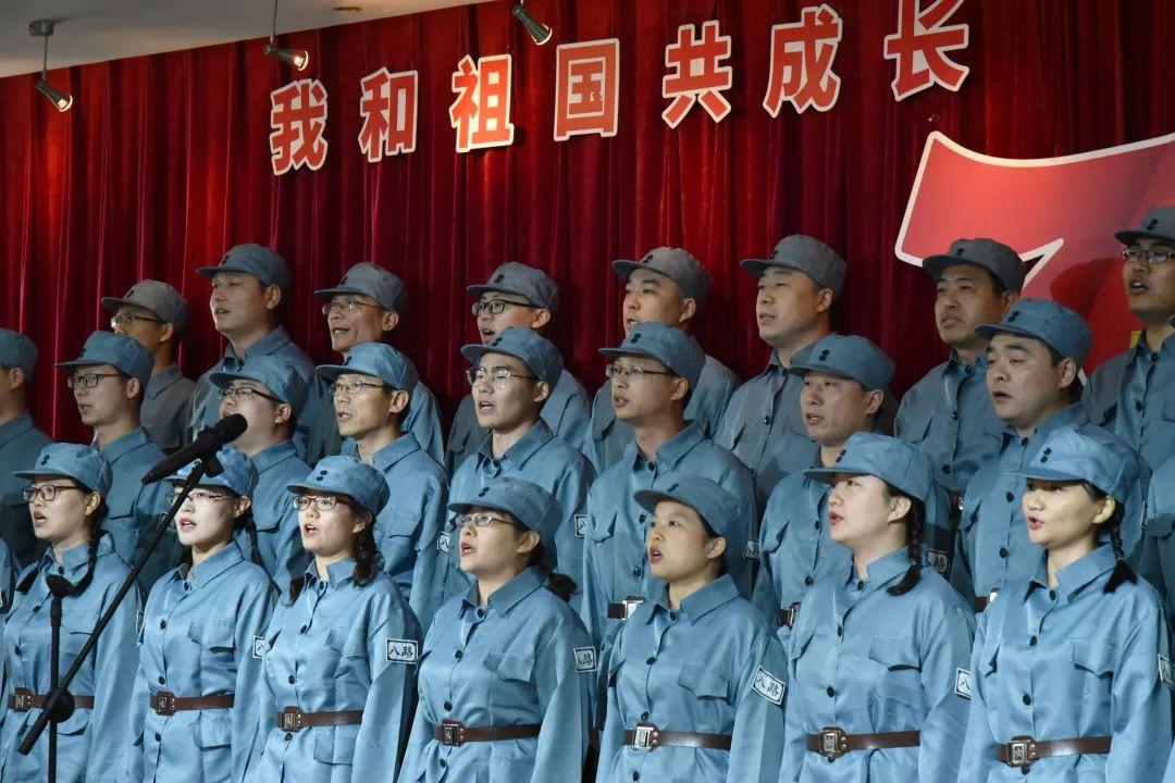 得知女儿过年回家父母提前一个月收拾